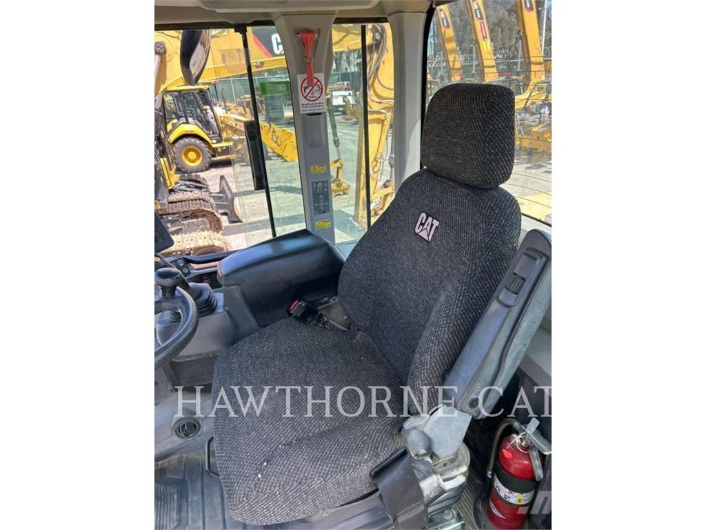 CAT 938M Kolesni nakladalci