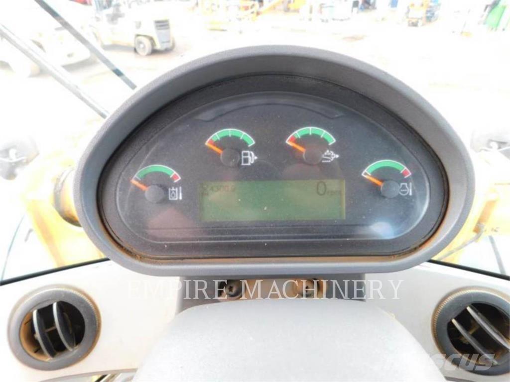 CAT 938M FC Kolesni nakladalci