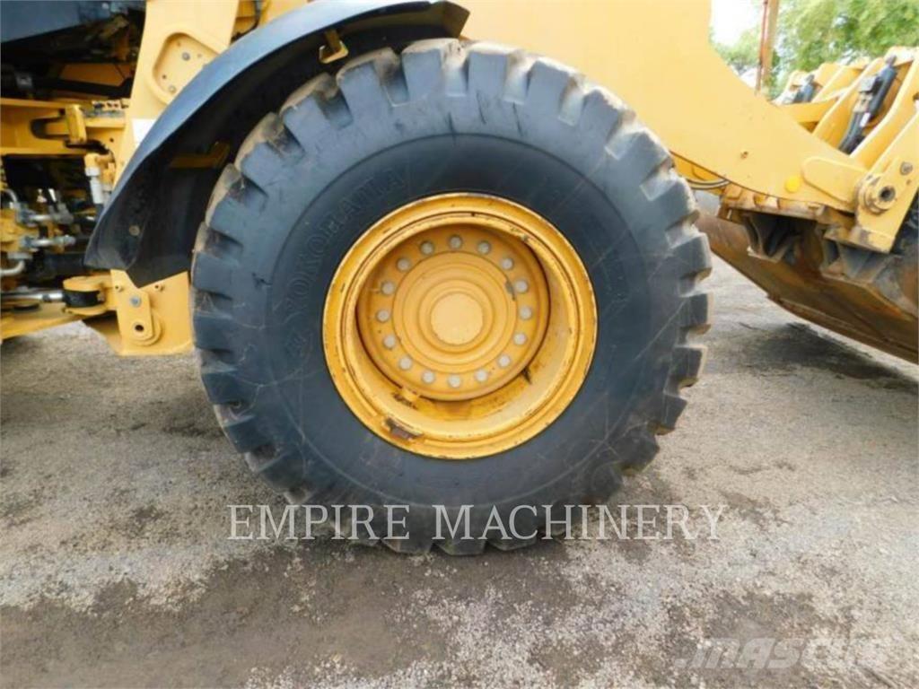 CAT 938M FC Kolesni nakladalci