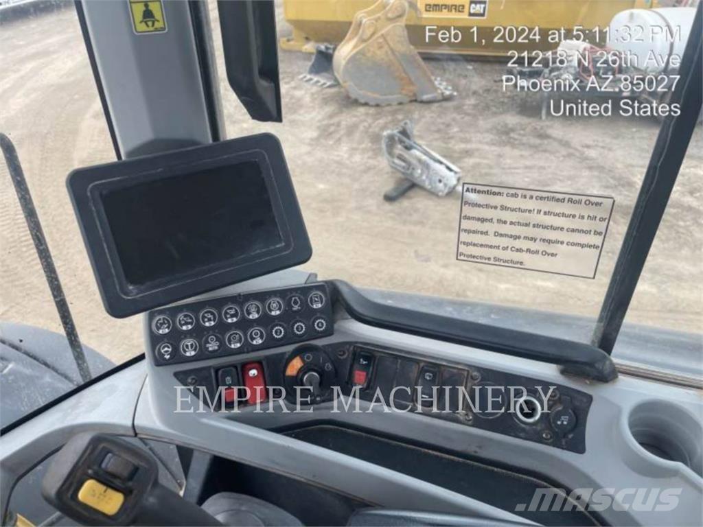 CAT 938M FC Kolesni nakladalci