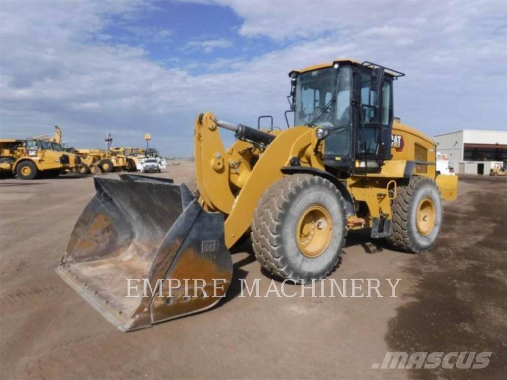 CAT 938M FC Kolesni nakladalci