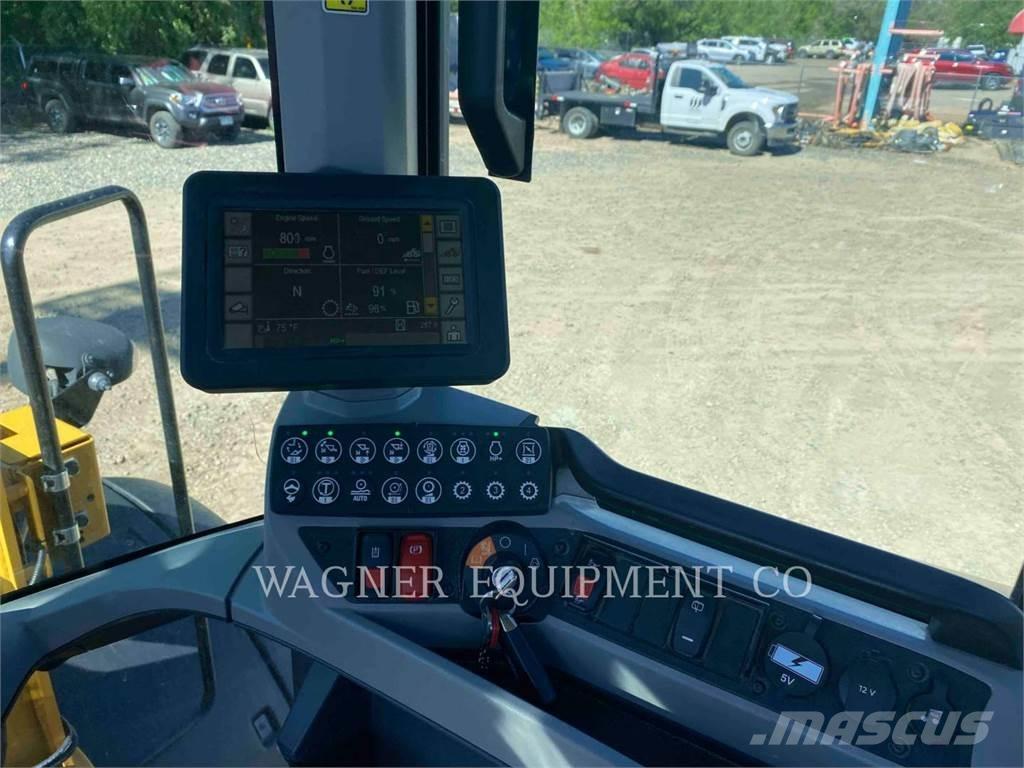 CAT 938M FC Kolesni nakladalci