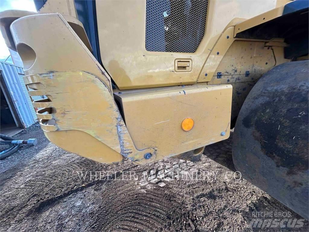 CAT 938M HL WS Kolesni nakladalci