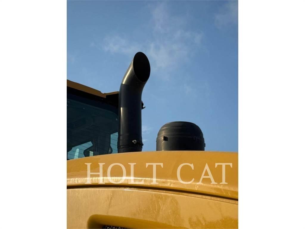 CAT 938M QC Kolesni nakladalci