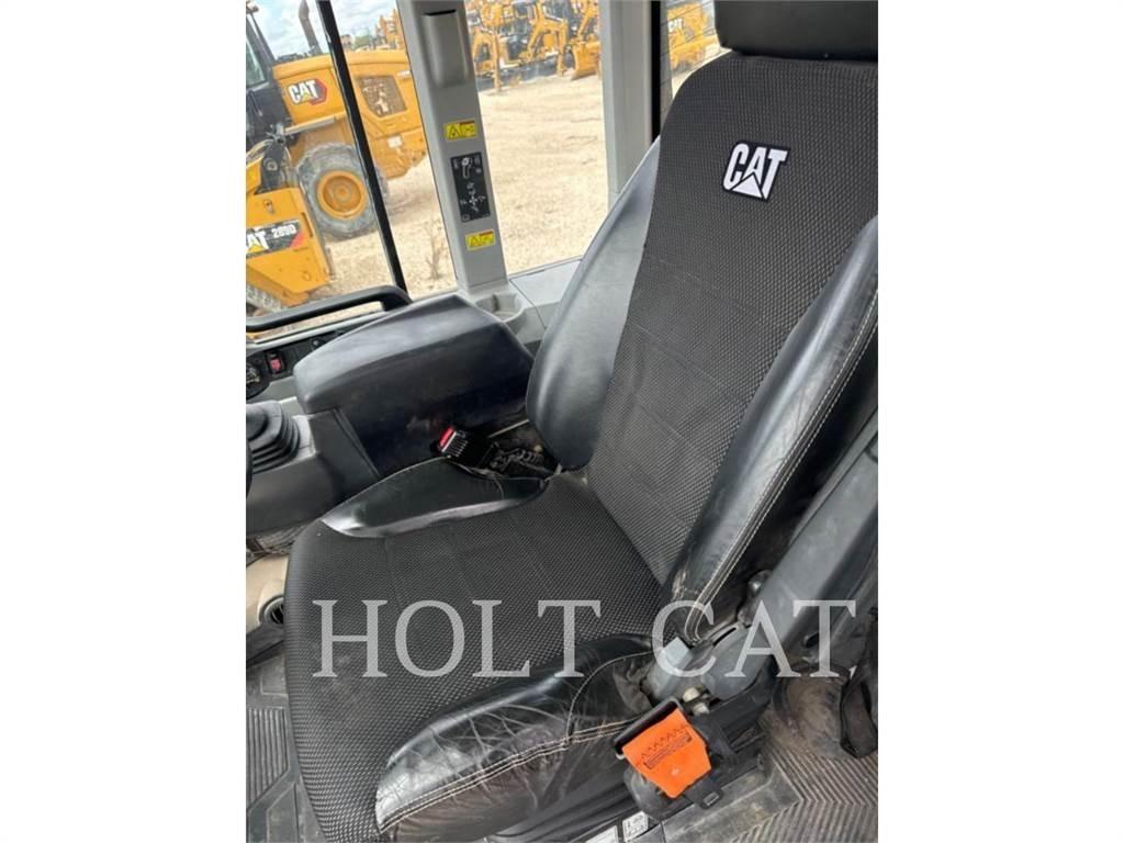 CAT 938M QC Kolesni nakladalci