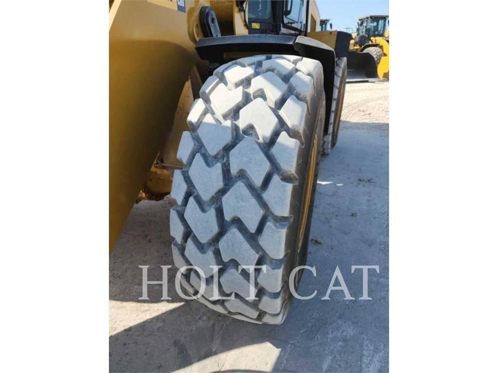 CAT 938M QC Kolesni nakladalci