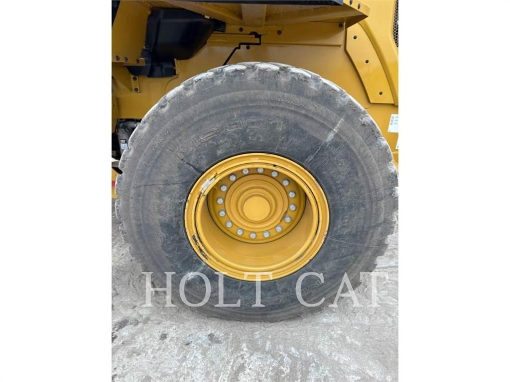 CAT 938M QC Kolesni nakladalci