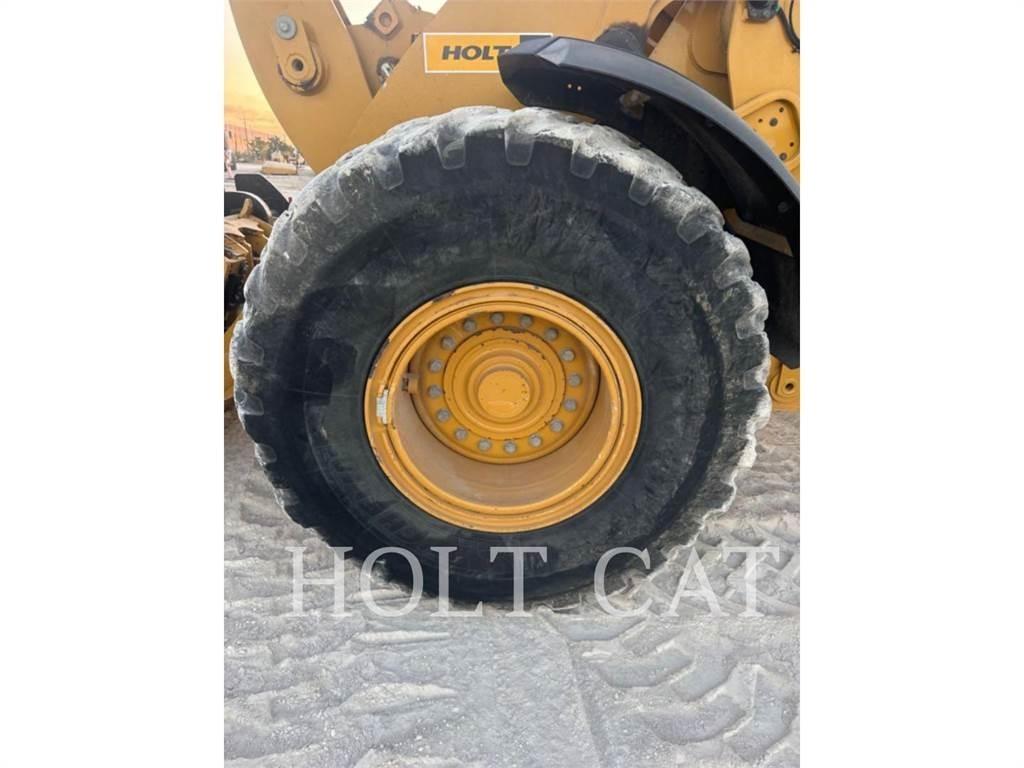 CAT 938M QC Kolesni nakladalci