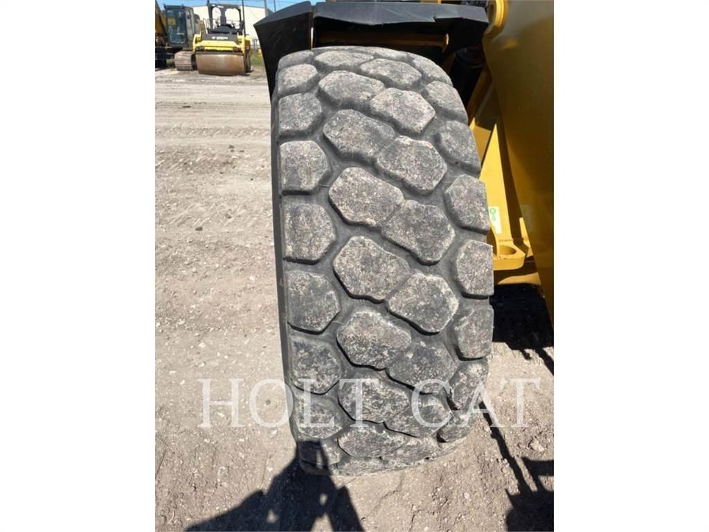 CAT 938M QC Kolesni nakladalci