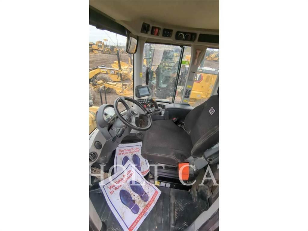 CAT 938M QC Kolesni nakladalci