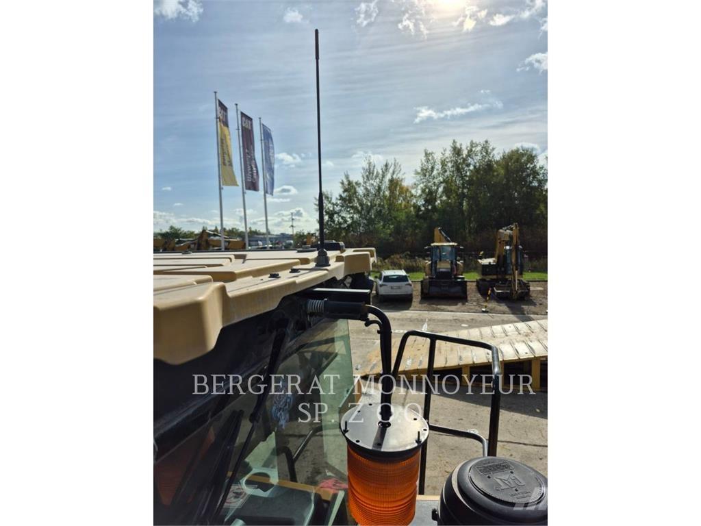 CAT 950 Kolesni nakladalci