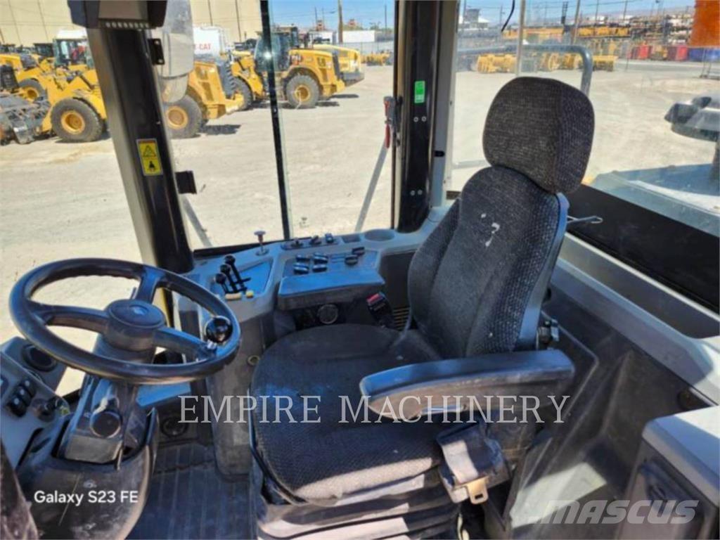 CAT 950GC Kolesni nakladalci
