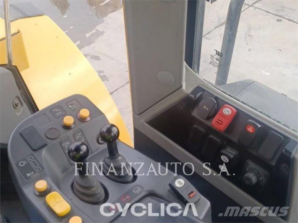 CAT 950M Kolesni nakladalci