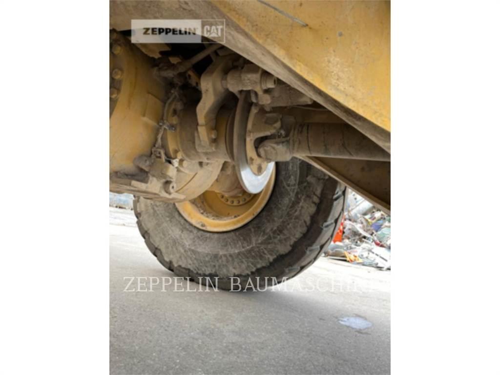 CAT 950M Kolesni nakladalci