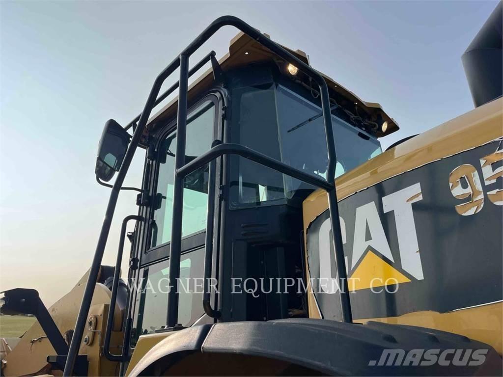 CAT 950M Kolesni nakladalci