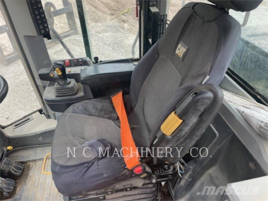 CAT 950M Kolesni nakladalci