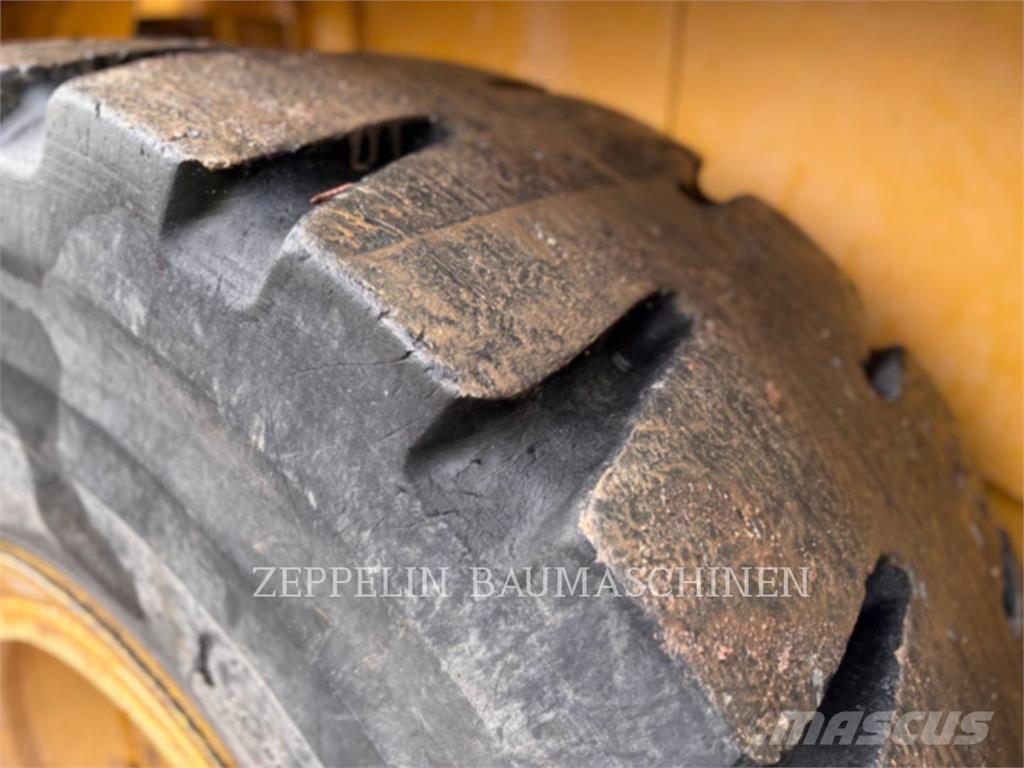 CAT 950M Kolesni nakladalci