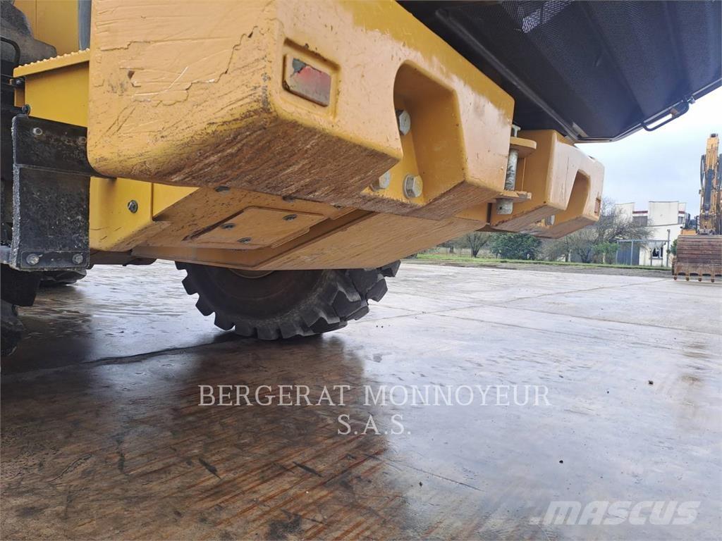 CAT 950M Kolesni nakladalci