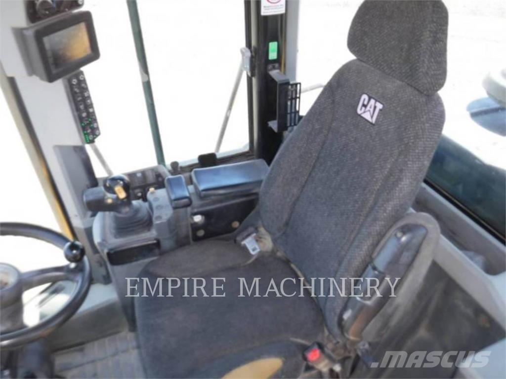 CAT 950M FC Kolesni nakladalci