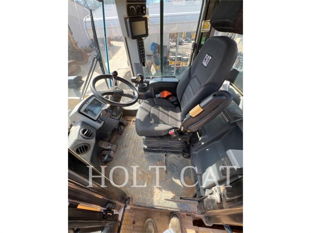 CAT 950M QC Kolesni nakladalci