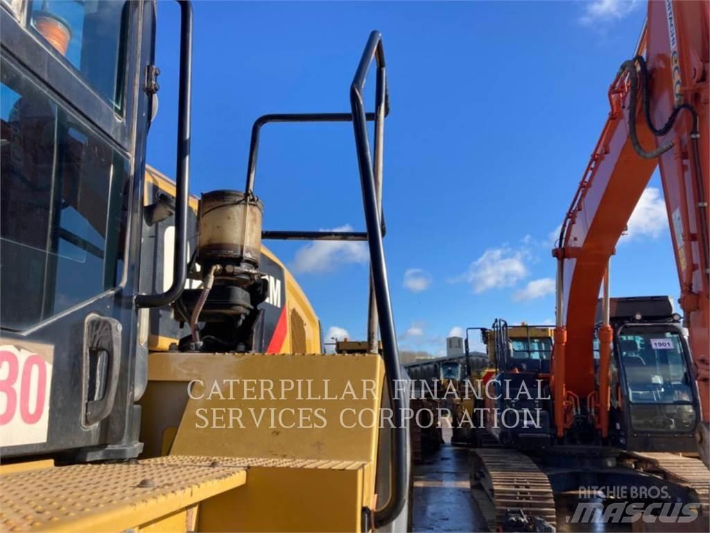 CAT 962M Kolesni nakladalci
