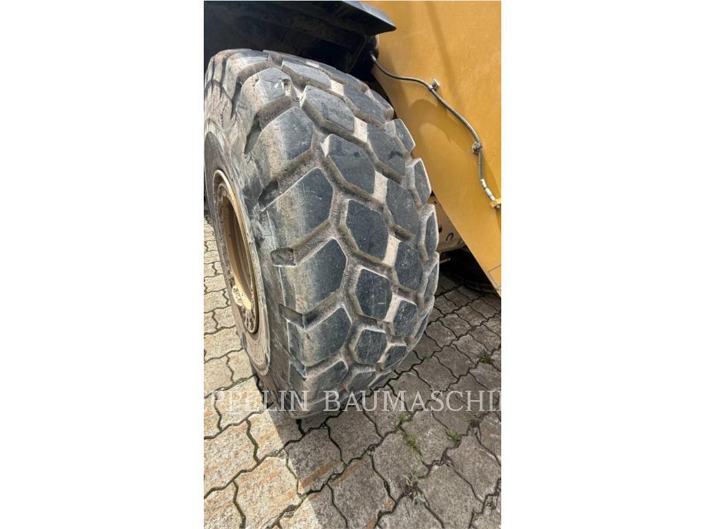 CAT 962M Kolesni nakladalci