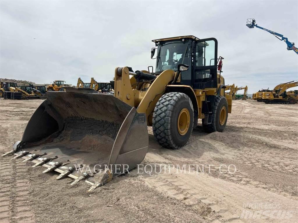 CAT 962M FC Kolesni nakladalci