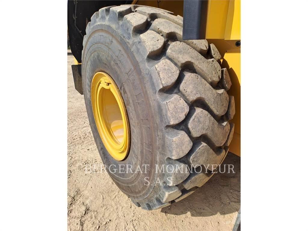 CAT 966 Kolesni nakladalci