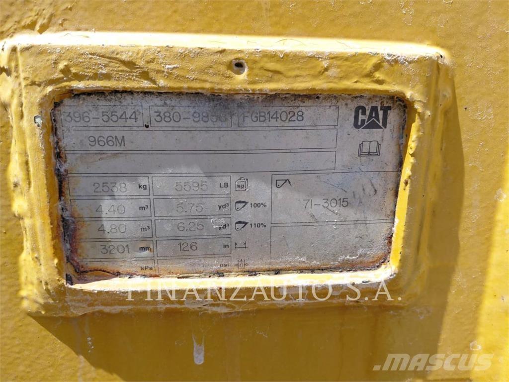 CAT 966 Kolesni nakladalci