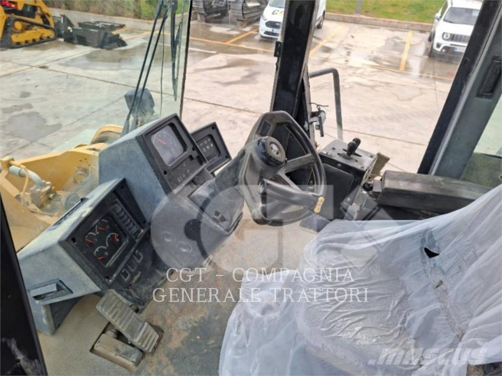 CAT 966 Kolesni nakladalci