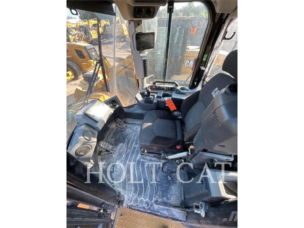 CAT 966 XE Kolesni nakladalci