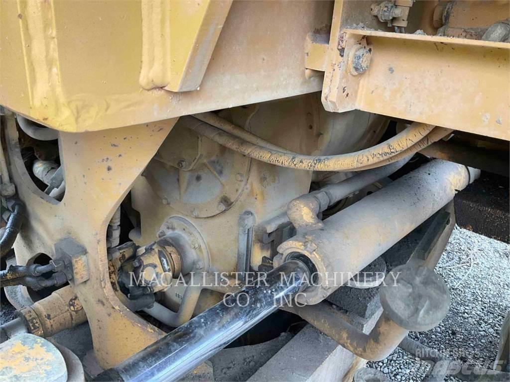 CAT 966G Kolesni nakladalci