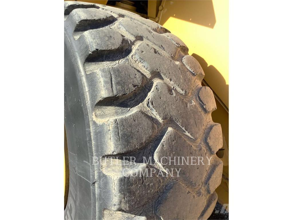 CAT 966G Kolesni nakladalci