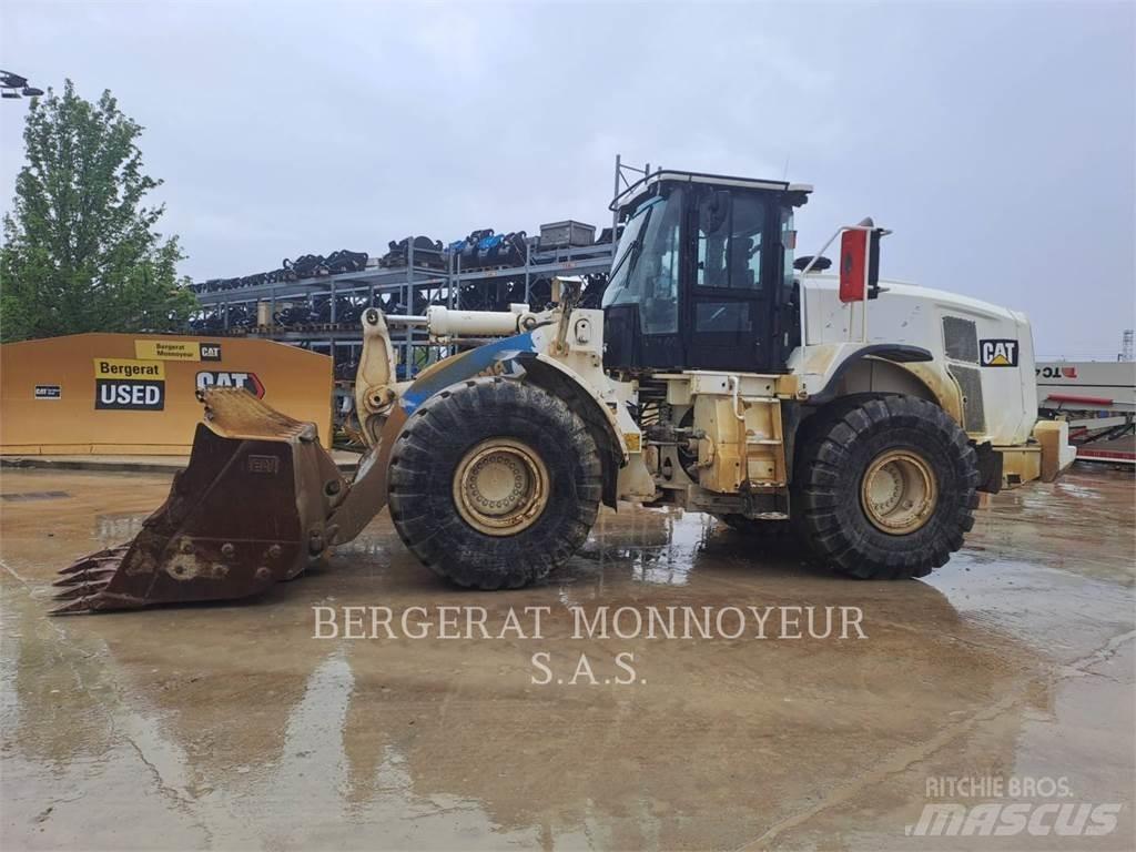 CAT 966M Kolesni nakladalci