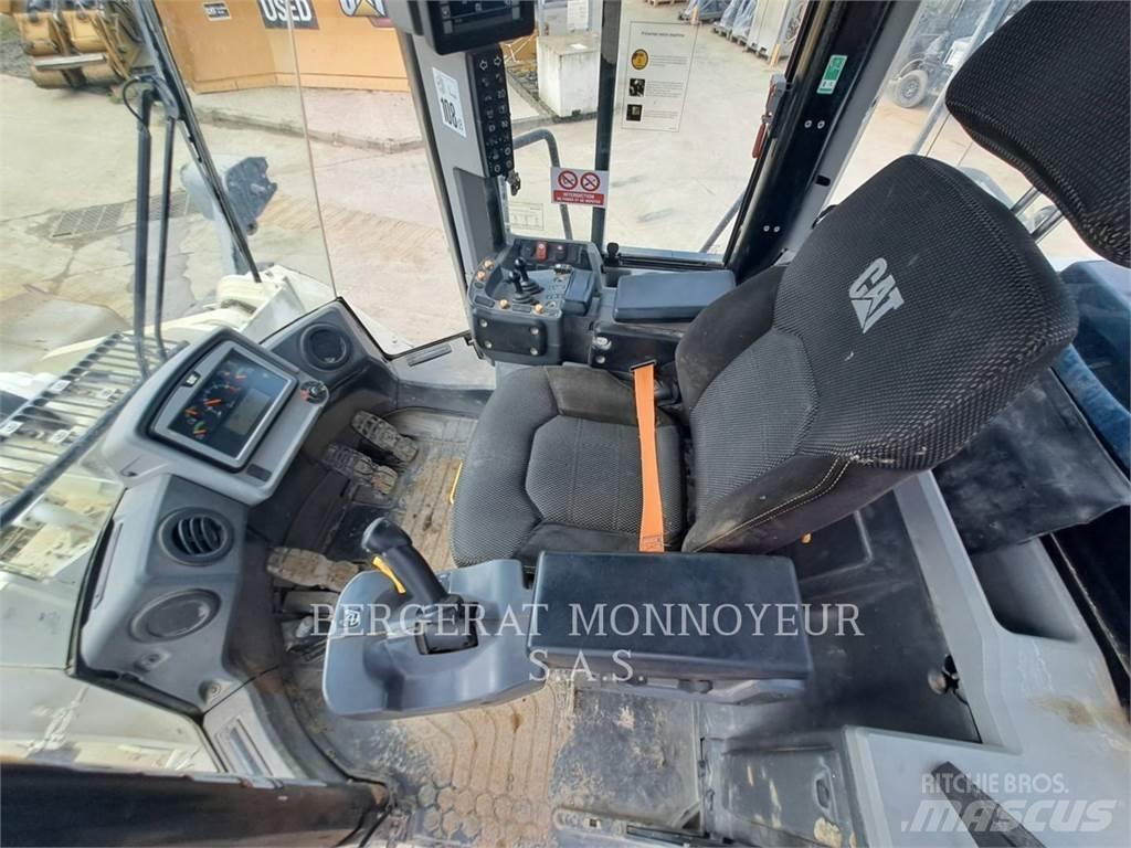 CAT 966M Kolesni nakladalci