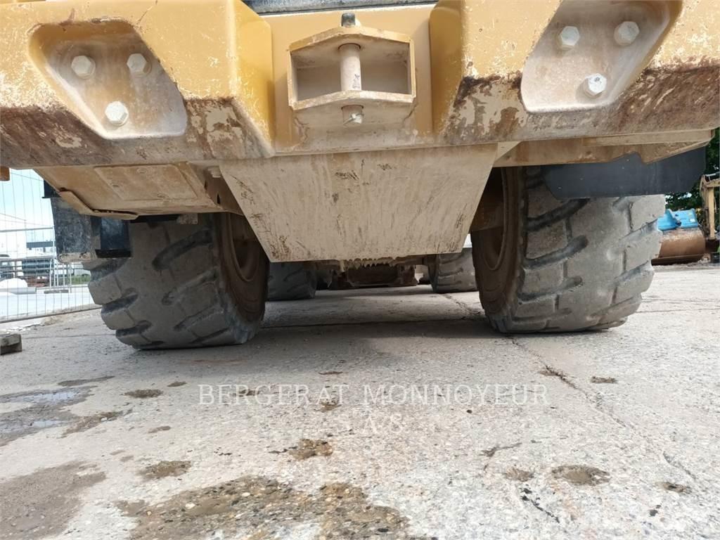 CAT 966M Kolesni nakladalci
