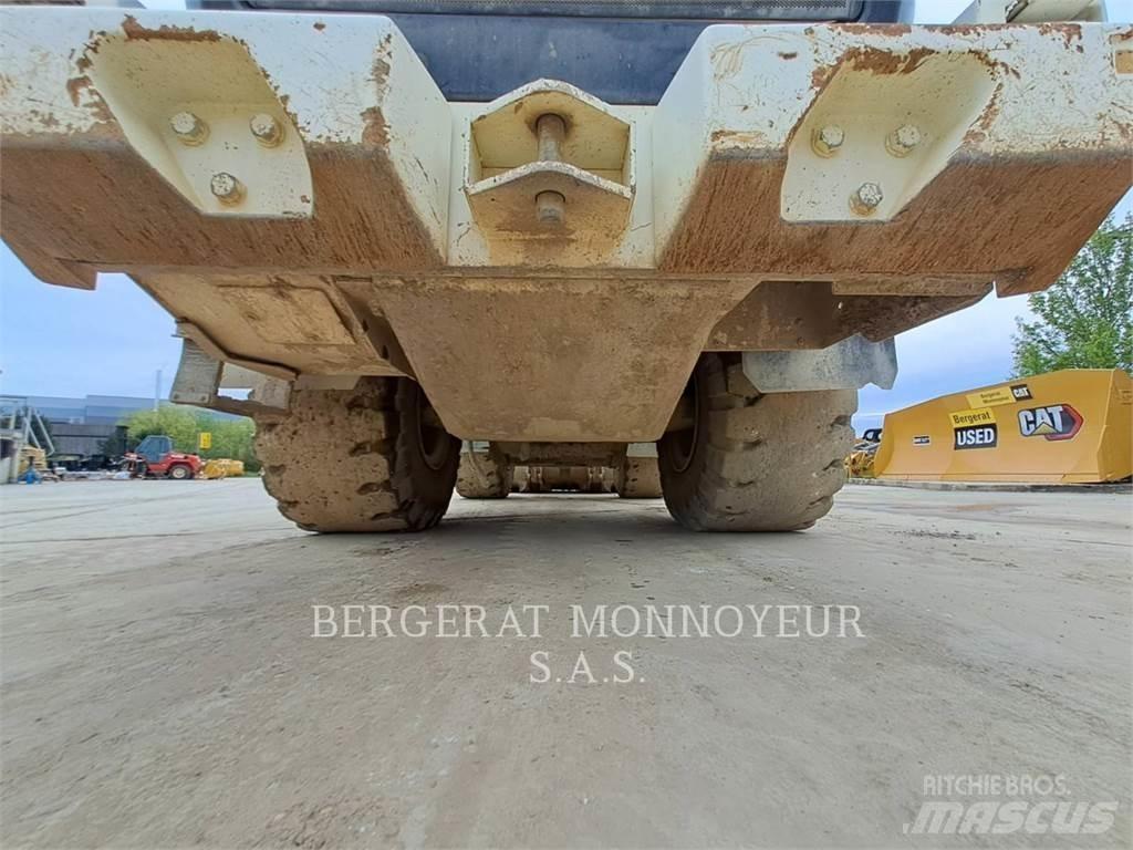 CAT 966M Kolesni nakladalci
