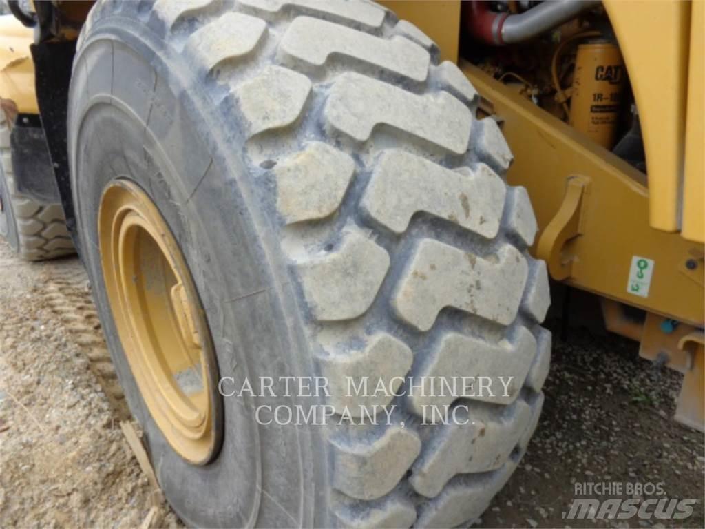 CAT 966M Kolesni nakladalci
