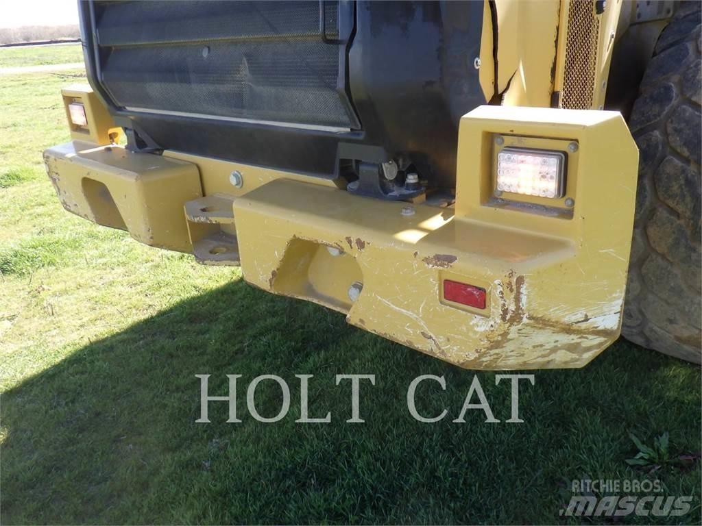 CAT 966M Kolesni nakladalci