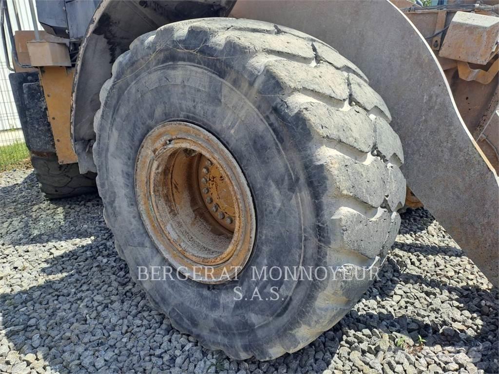CAT 966M Kolesni nakladalci