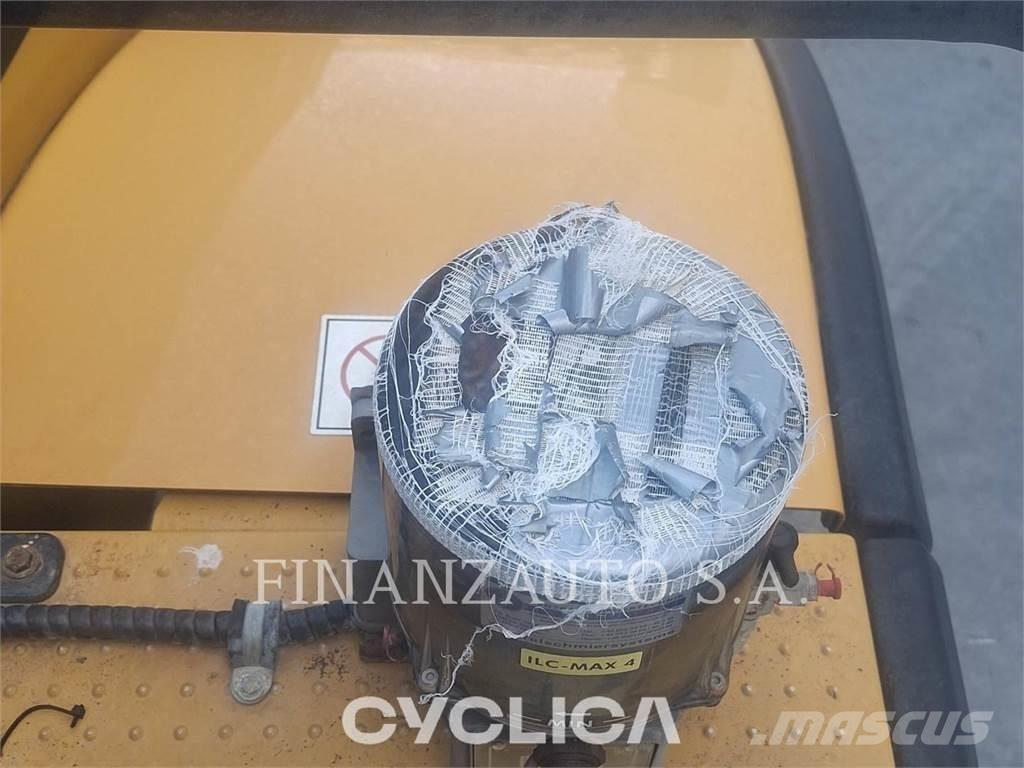 CAT 966M Kolesni nakladalci