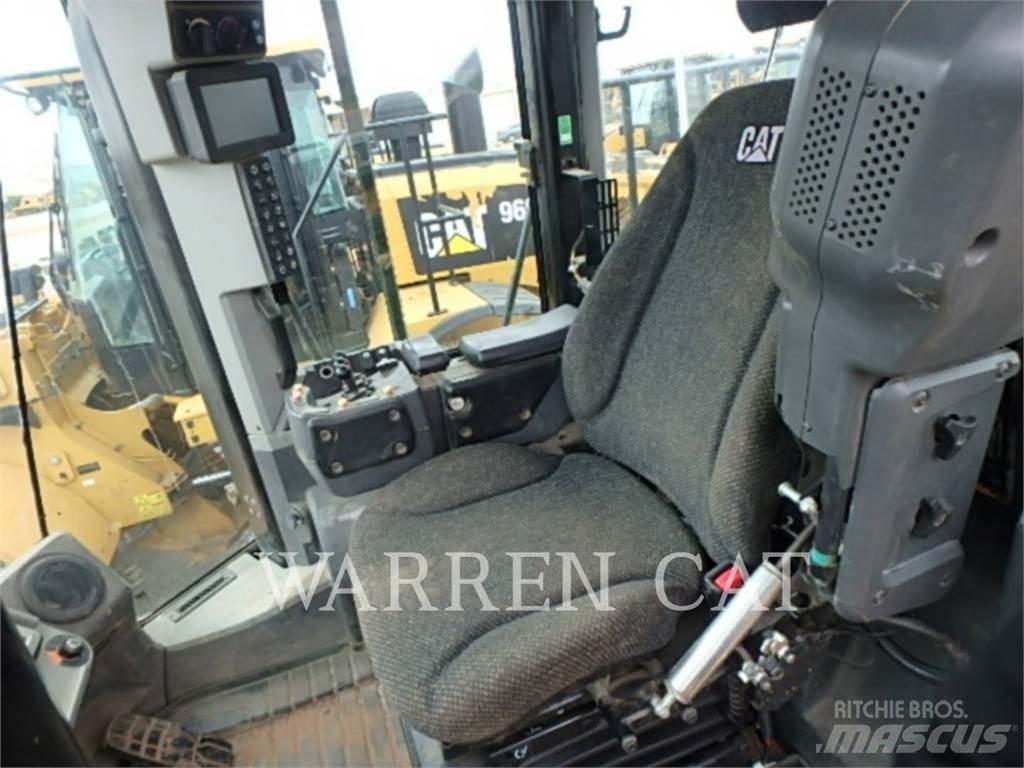 CAT 966M Kolesni nakladalci