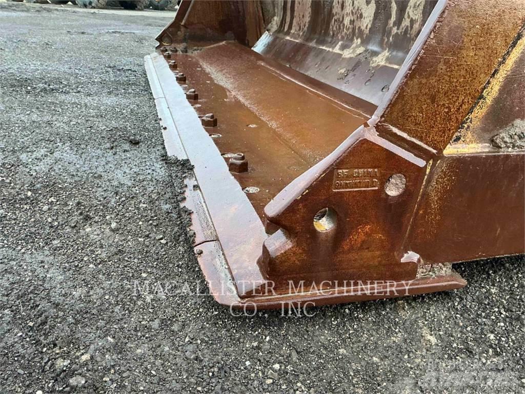 CAT 966M Kolesni nakladalci