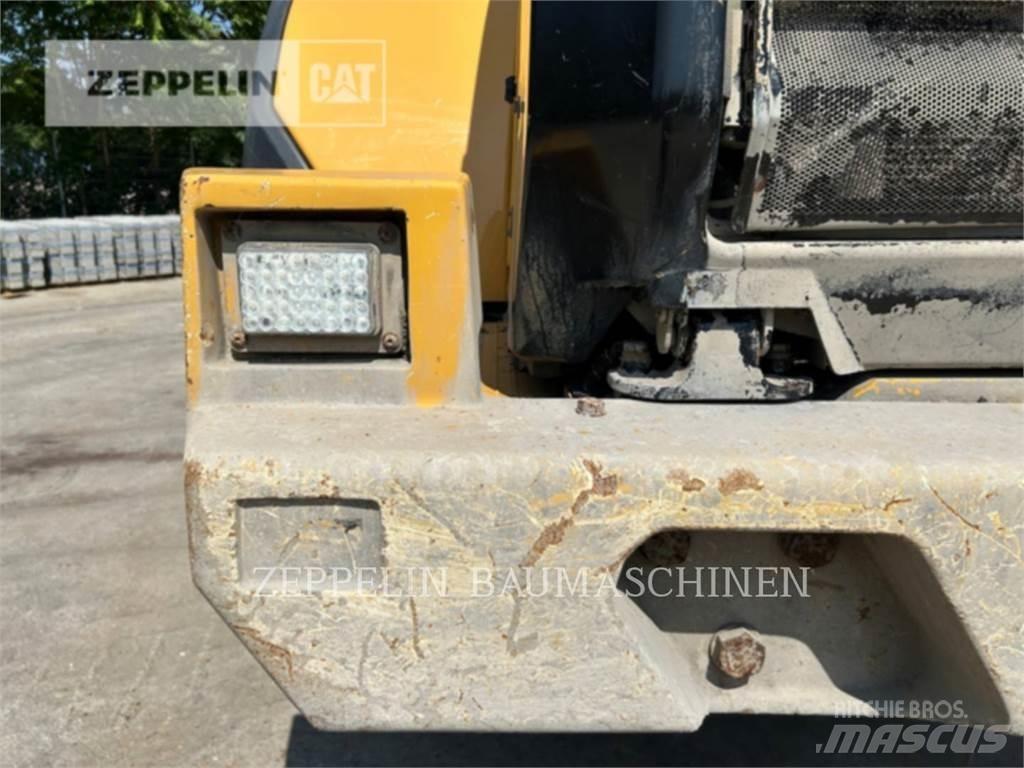 CAT 966M Kolesni nakladalci