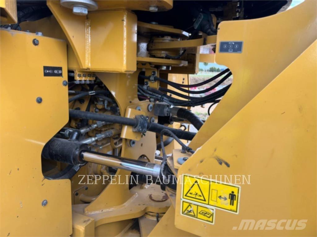 CAT 966M Kolesni nakladalci