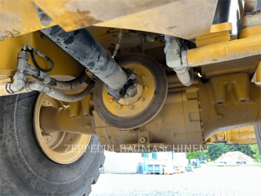 CAT 966M Kolesni nakladalci