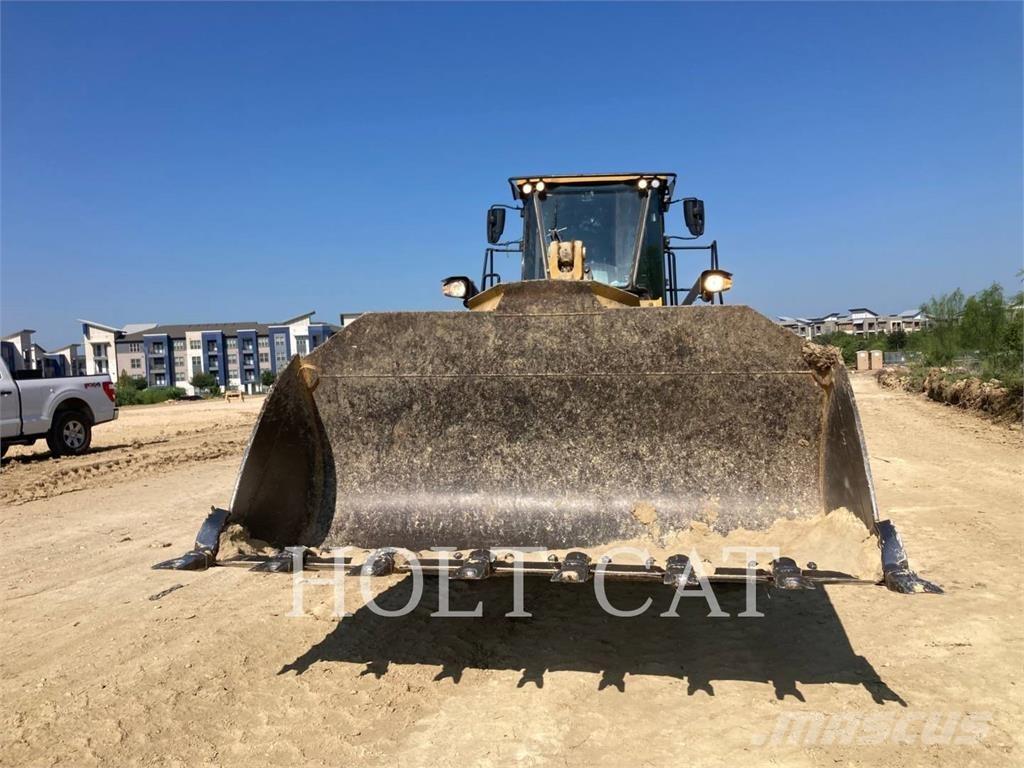 CAT 966M Kolesni nakladalci
