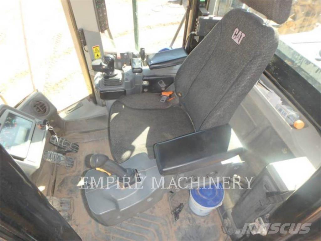 CAT 966M Kolesni nakladalci