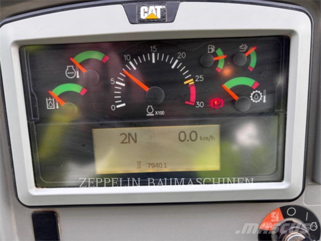 CAT 966M Kolesni nakladalci