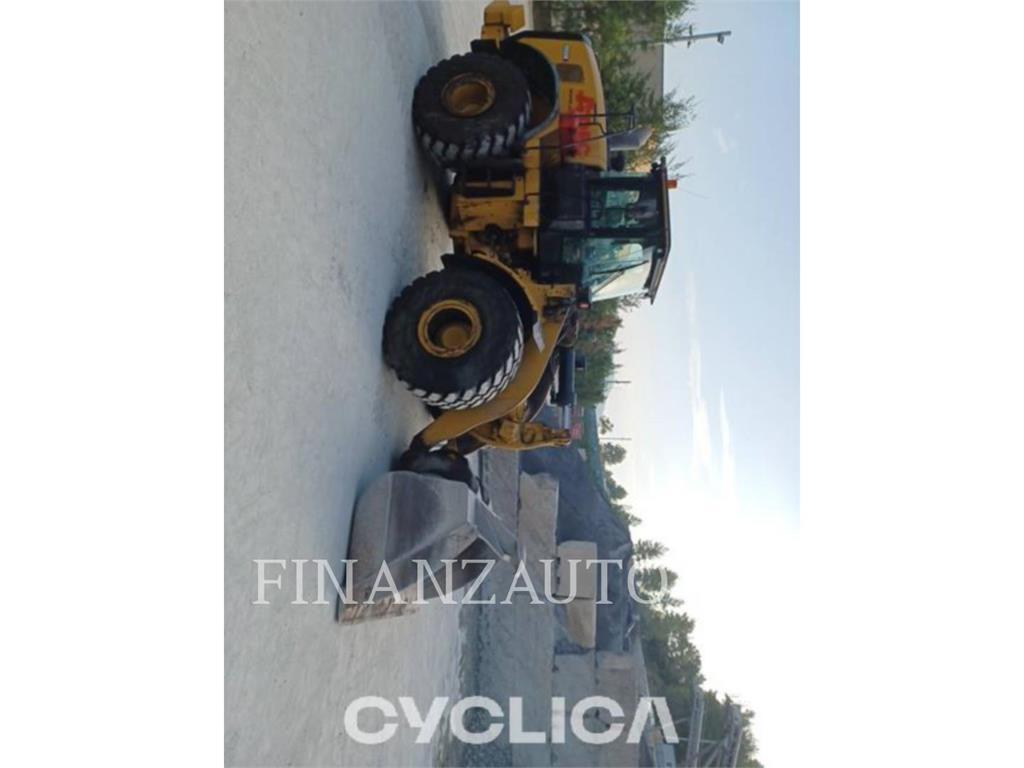 CAT 966M Kolesni nakladalci